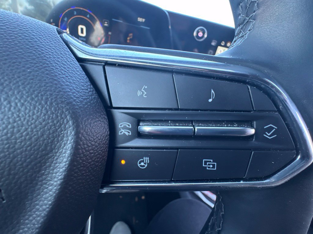 Used 2025 Chevrolet Equinox ACTIV AWD/4WD image 32