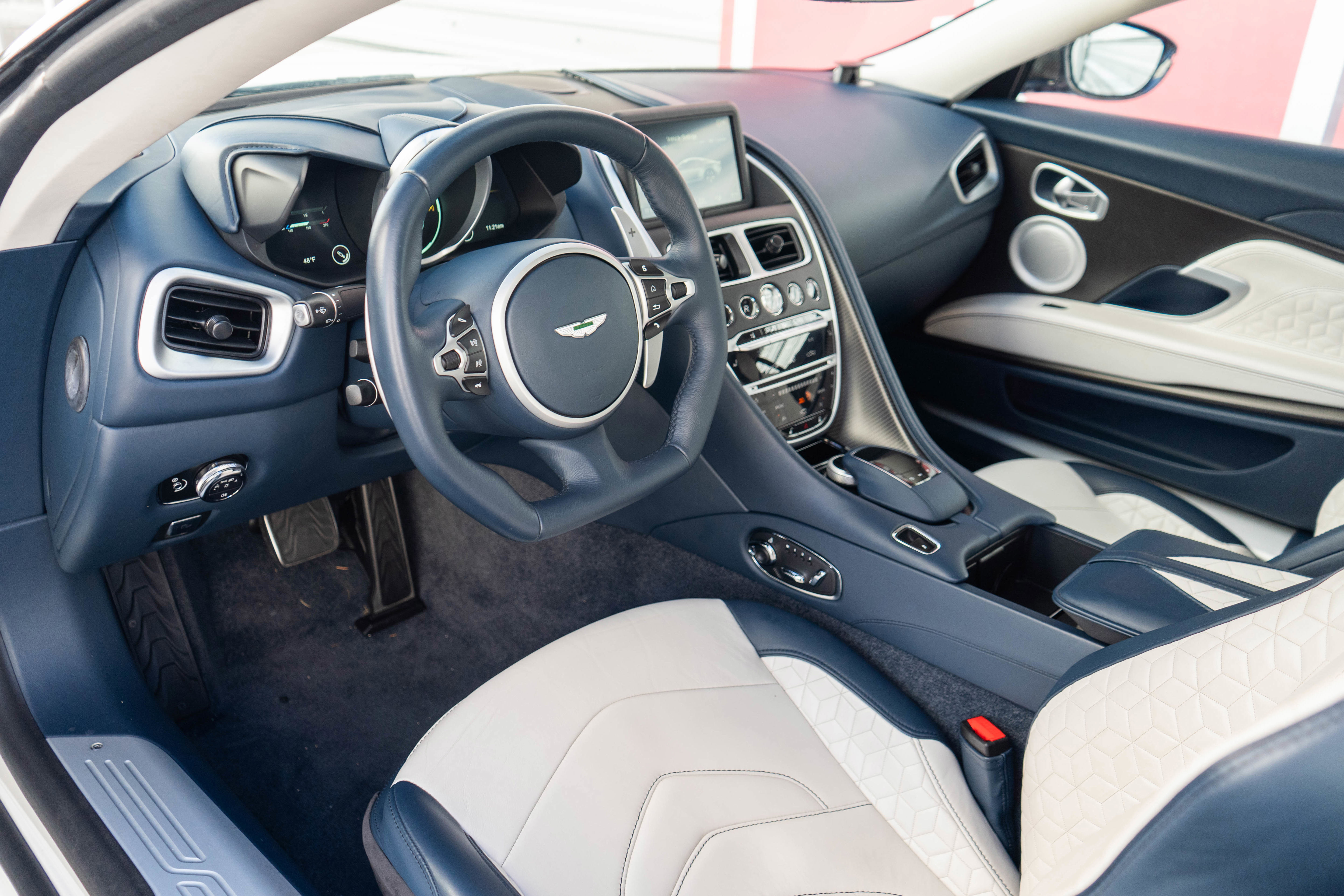 Used 2019 Aston Martin DBS Superleggera image 3