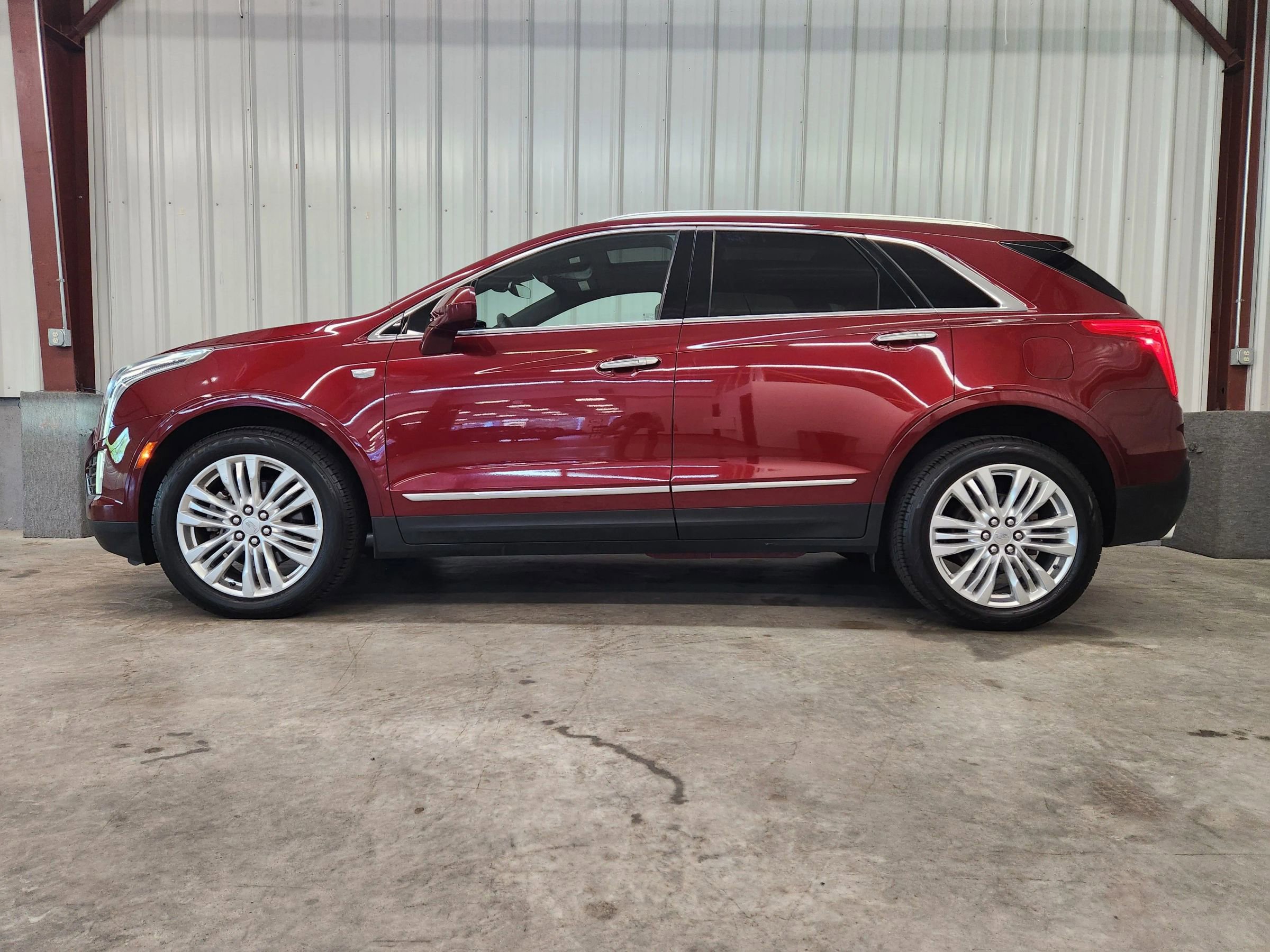 Used 2017 Cadillac XT5 Premium Luxury image 4