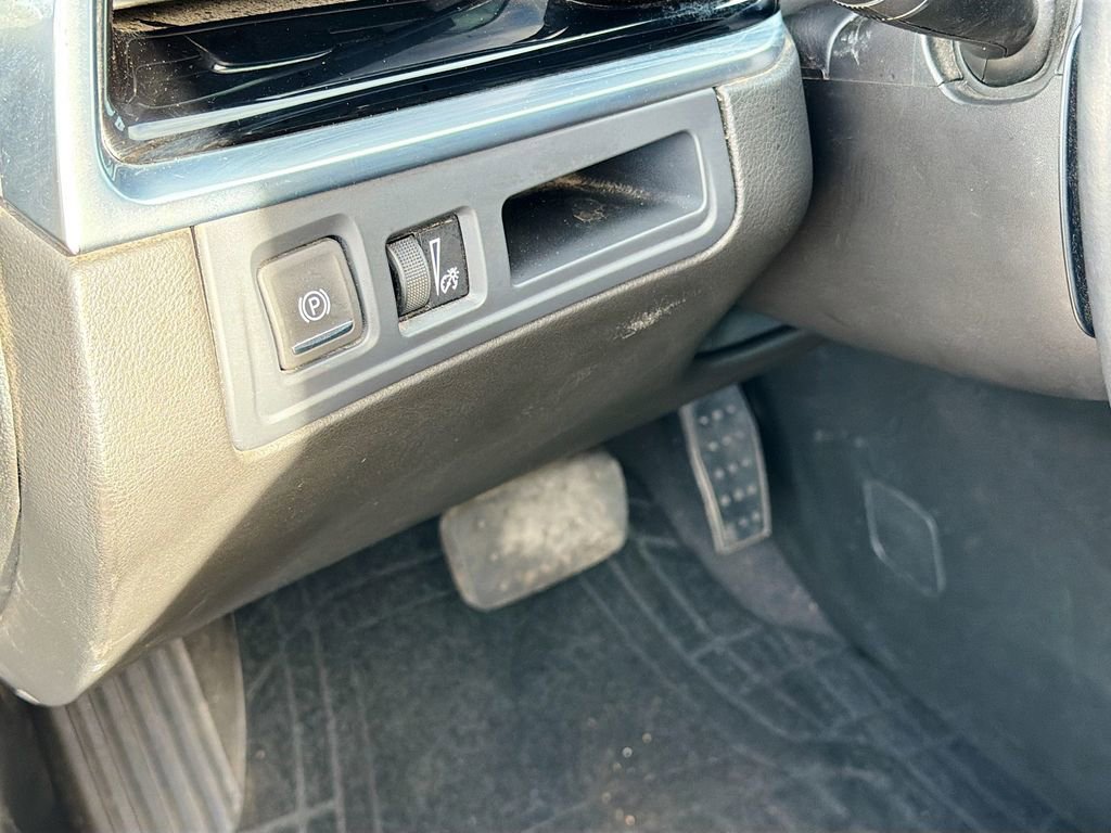 Used 2024 Cadillac XT6 Luxury image 10