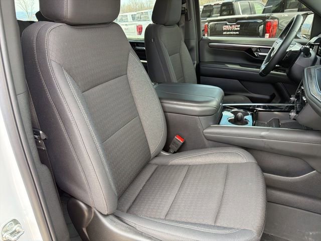 Used 2025 Chevrolet Suburban LS image 11