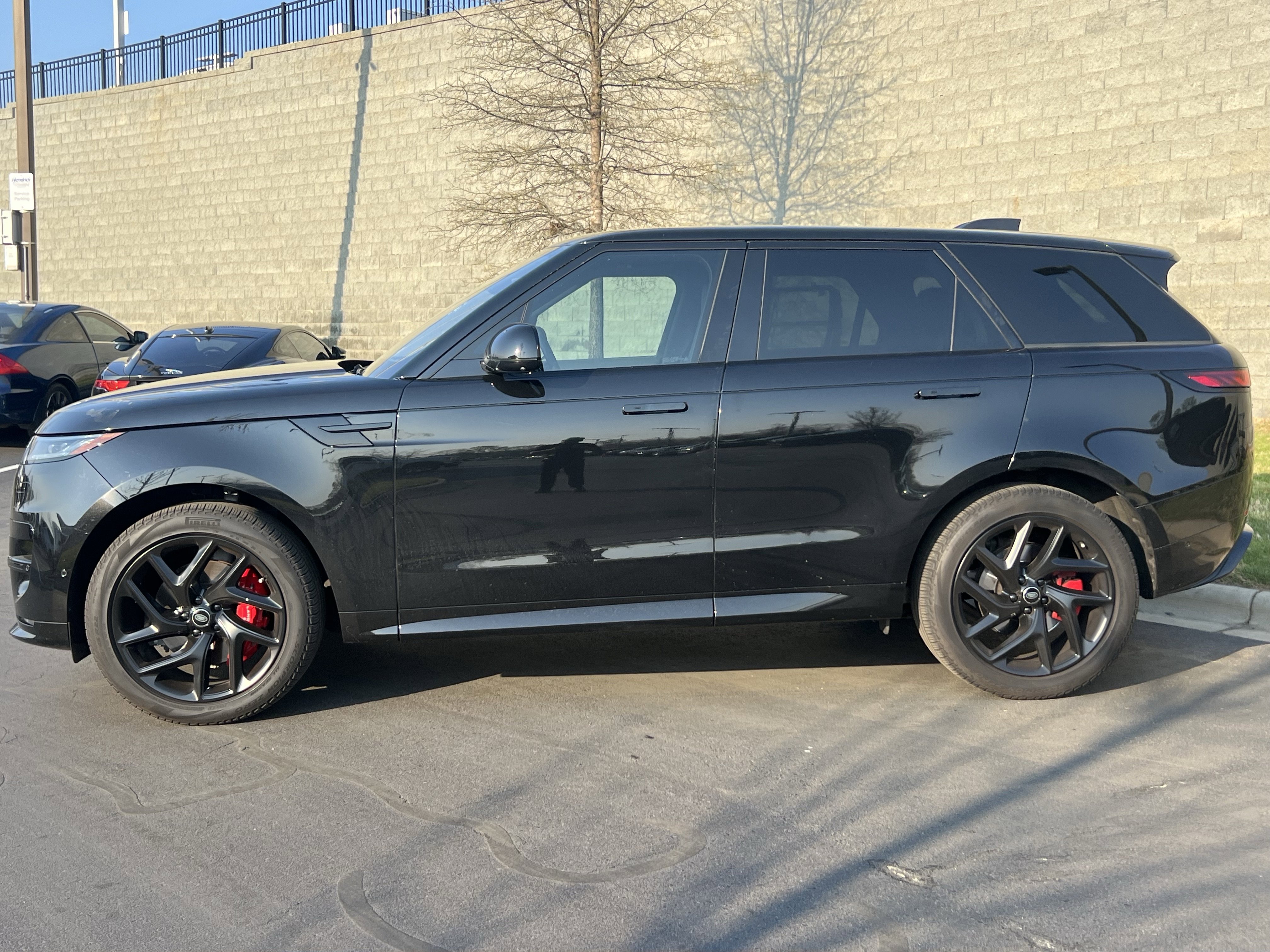 Used 2023 Land Rover Range Rover Sport SE Dynamic image 4