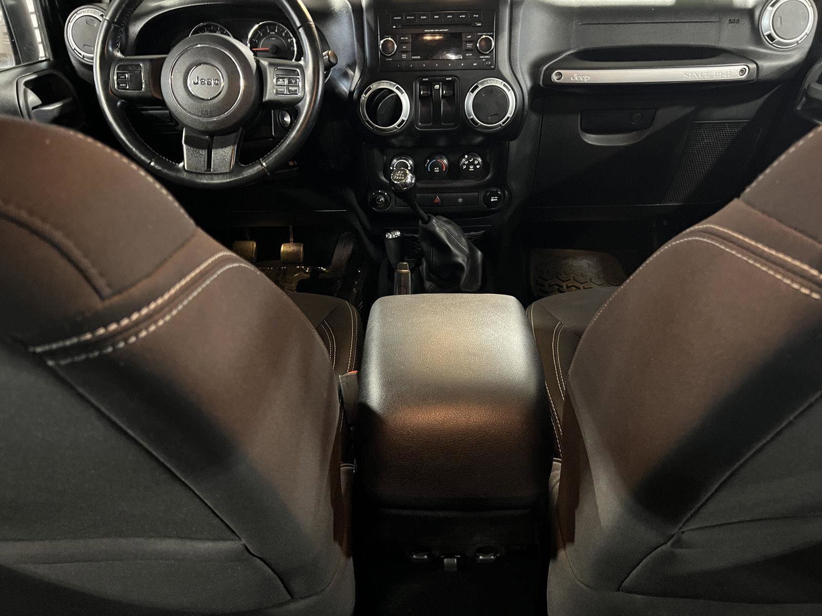 Used 2014 Jeep Wrangler Rubicon w/ Power Convenience Group image 12