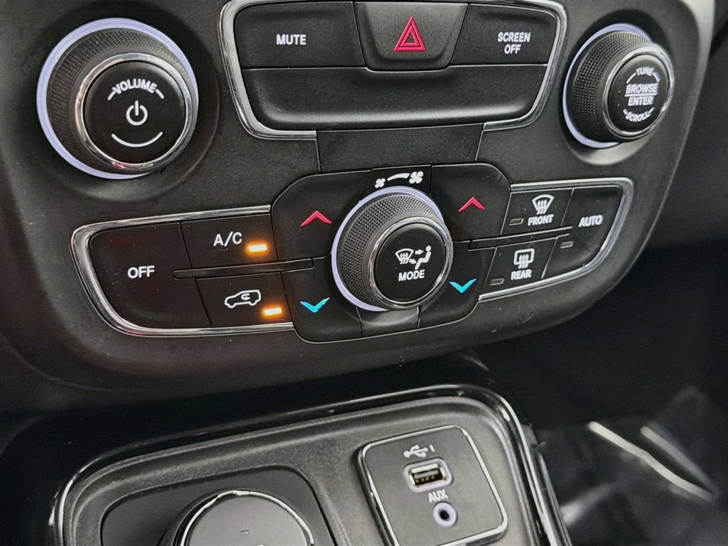 Used 2019 Jeep Compass Limited AWD/4WD image 29