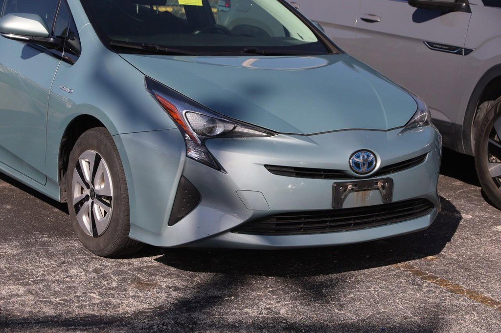 Used 2017 Toyota Prius Two FWD image 2