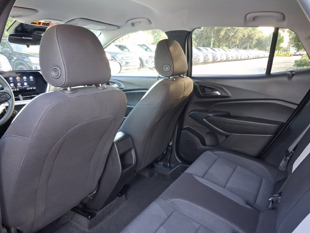 Used 2026 Chevrolet Trax LS w/ LS Convenience Package FWD image 11