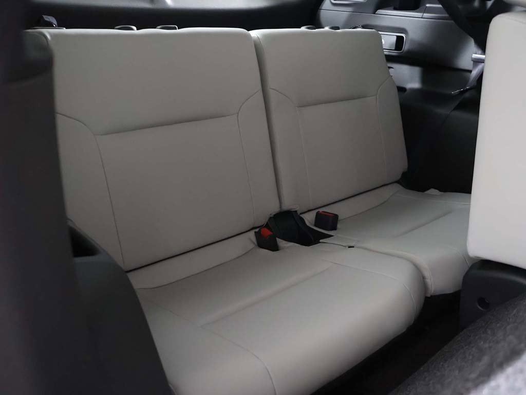 New 2025 Mitsubishi Outlander SE image 34