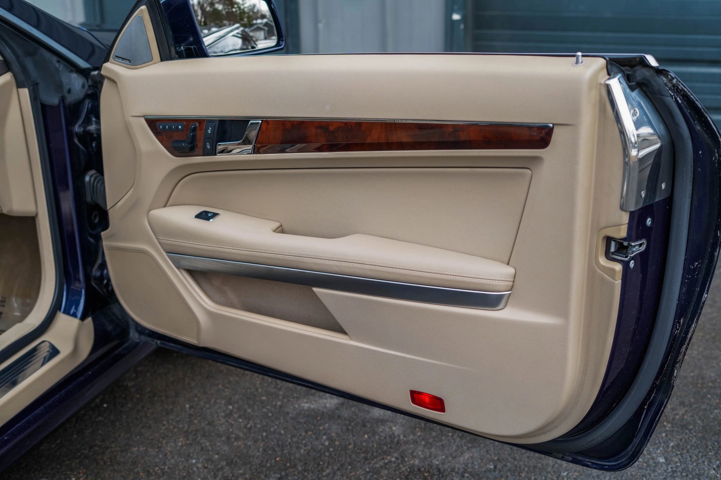 Used 2011 Mercedes-Benz E 350 E 350 Coupe 2D image 27