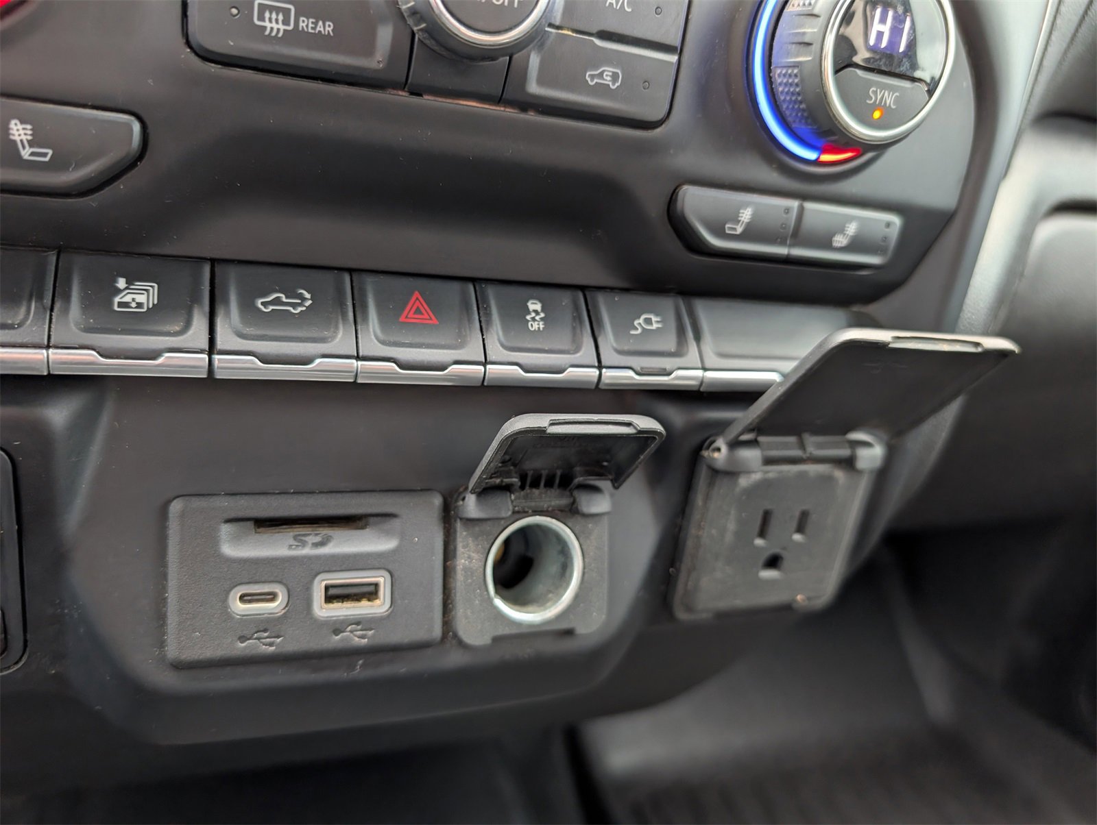 Used 2022 Chevrolet Silverado 2500 LT w/ Convenience Package image 27