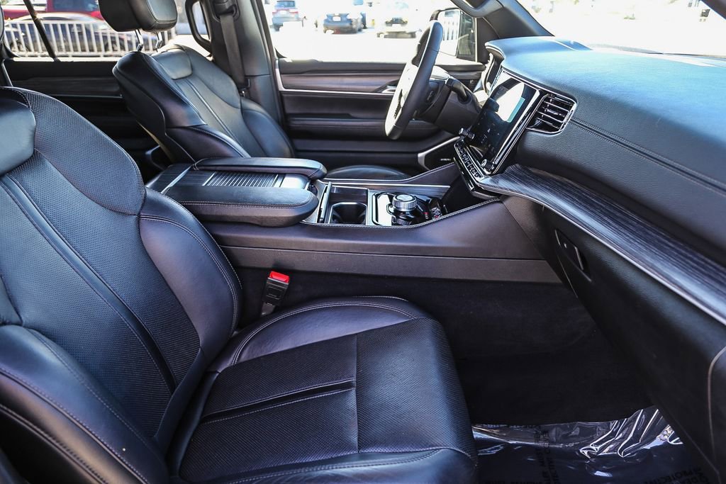 Used 2024 Jeep Wagoneer L Series II image 17