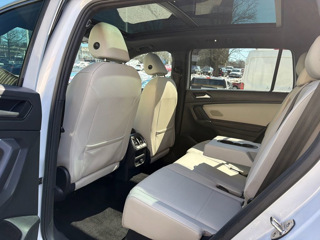 Used 2018 Volkswagen Tiguan SEL w/ R-Line Package image 18