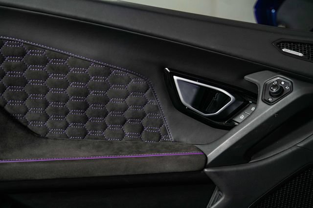 Used 2021 Lamborghini Huracan EVO RWD image 15