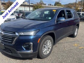 Used 2023 Chevrolet Traverse LT FWD image 1