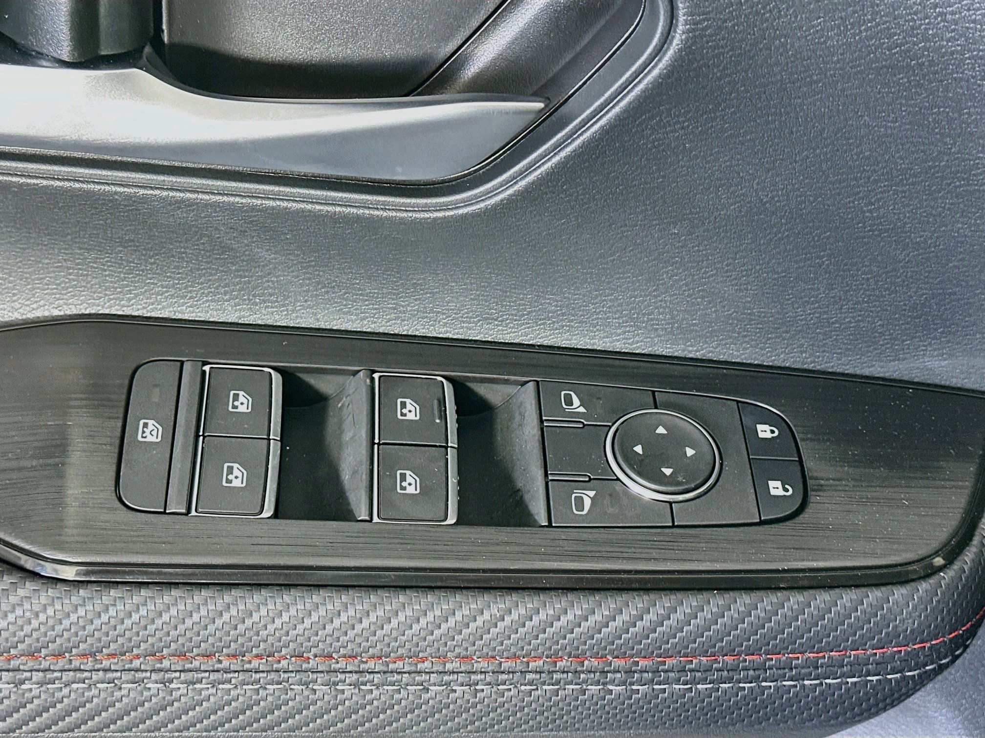 Used 2026 Nissan Kicks SR w/ Illumination Package FWD image 15