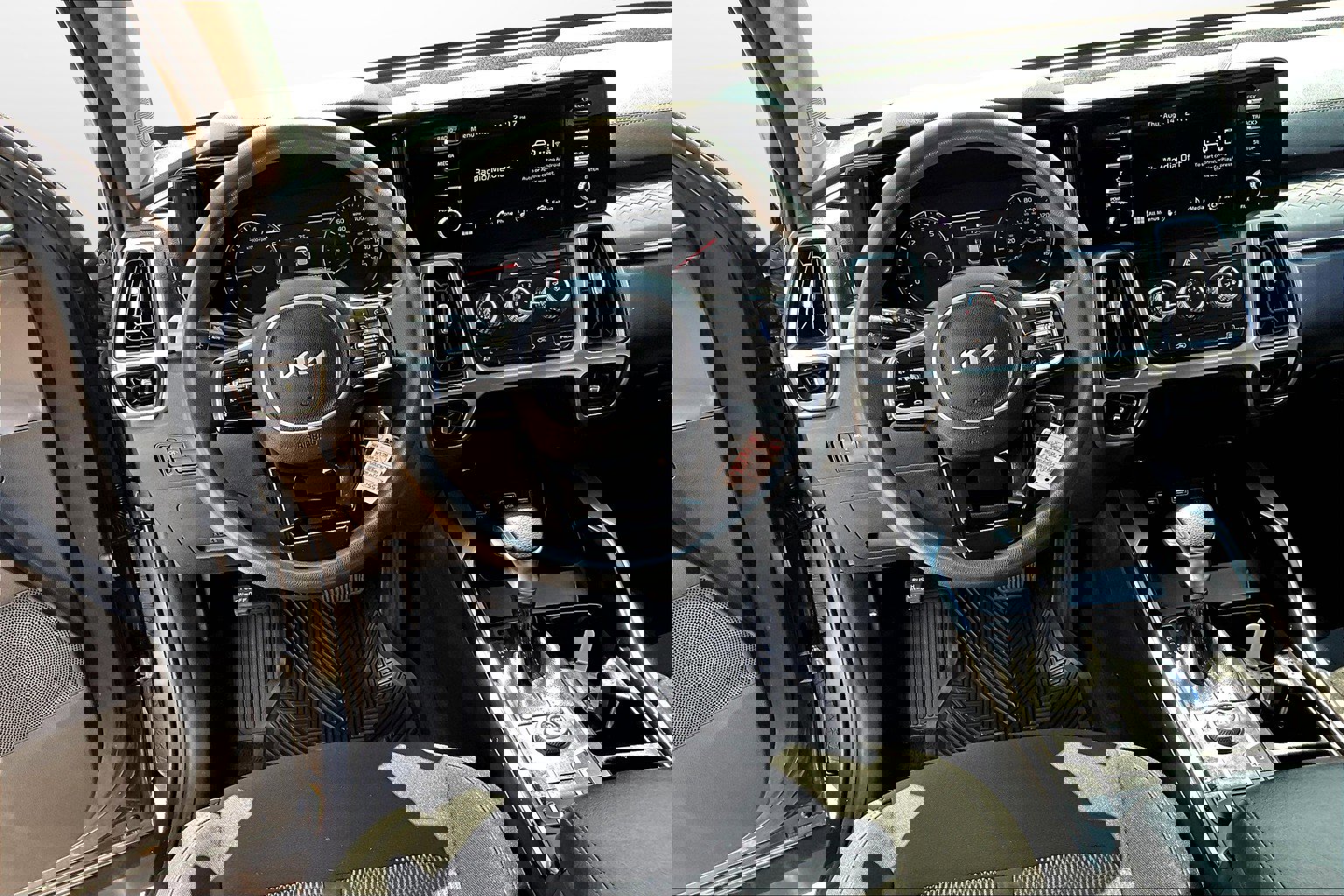 Used 2022 Kia Sorento LX image 5