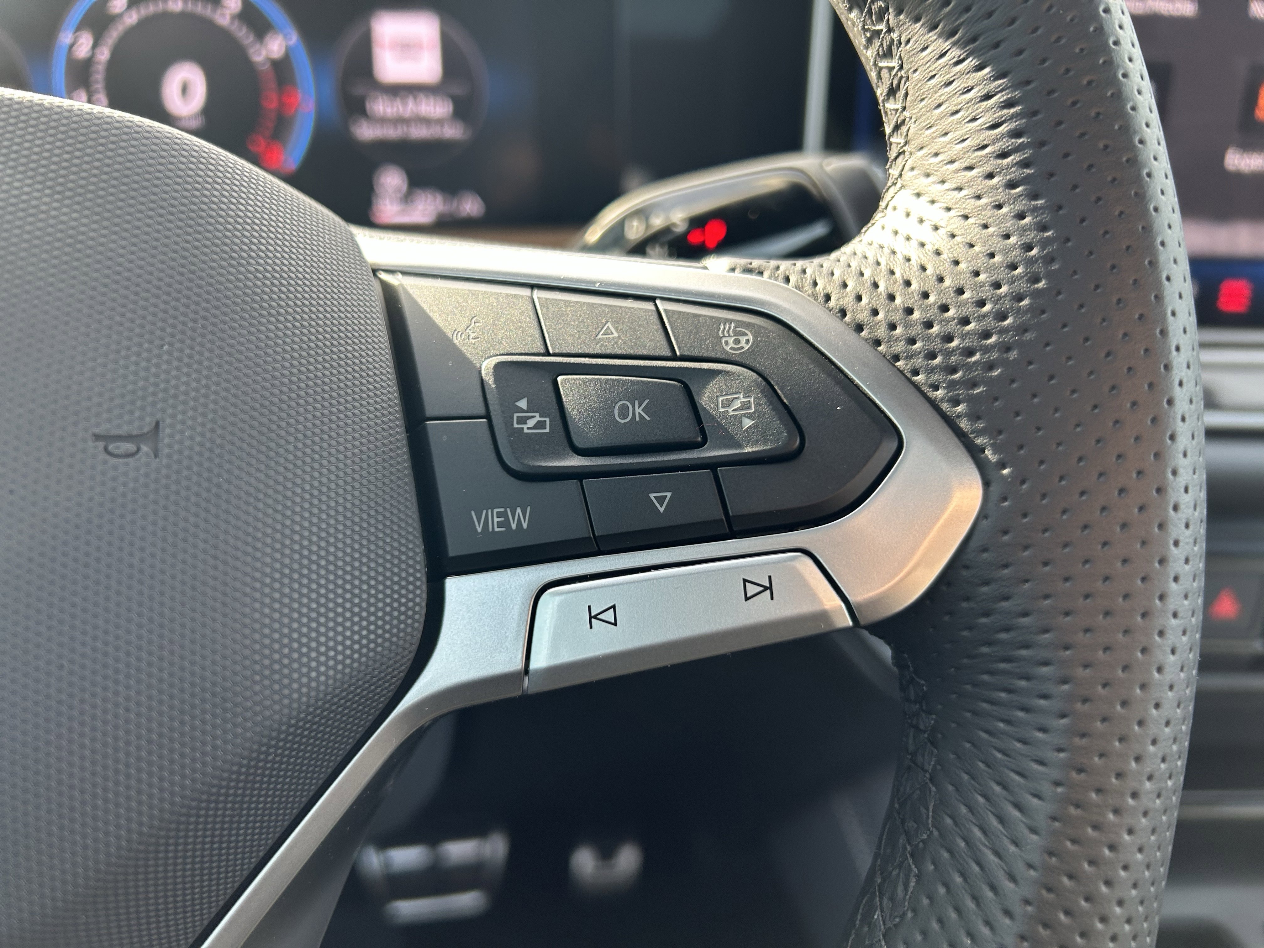 New 2026 Volkswagen Tiguan SEL R-Line image 17