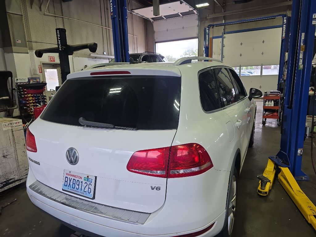 Used 2013 Volkswagen Touareg VR6 AWD/4WD image 3
