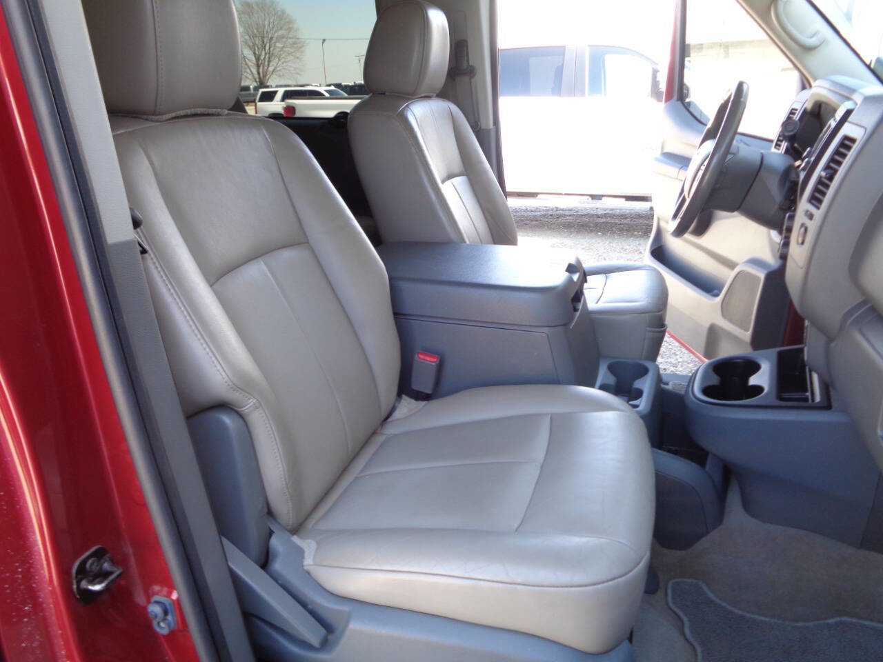 Used 2019 Nissan NV 3500 SL RWD image 52