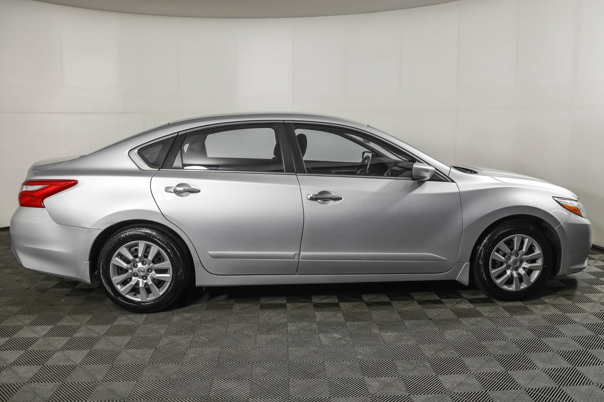 Used 2017 Nissan Altima 2.5 S w/ Power Driver Seat Package FWD image 13