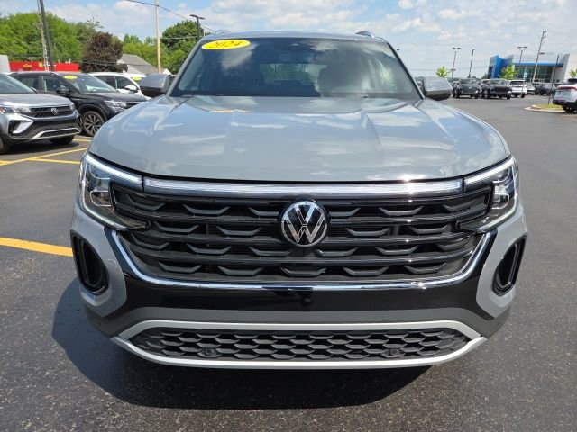 Used 2024 Volkswagen Atlas Cross Sport SE AWD/4WD image 2