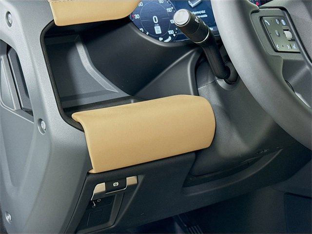 New 2026 Land Rover Defender 130 X-Dynamic SE image 10