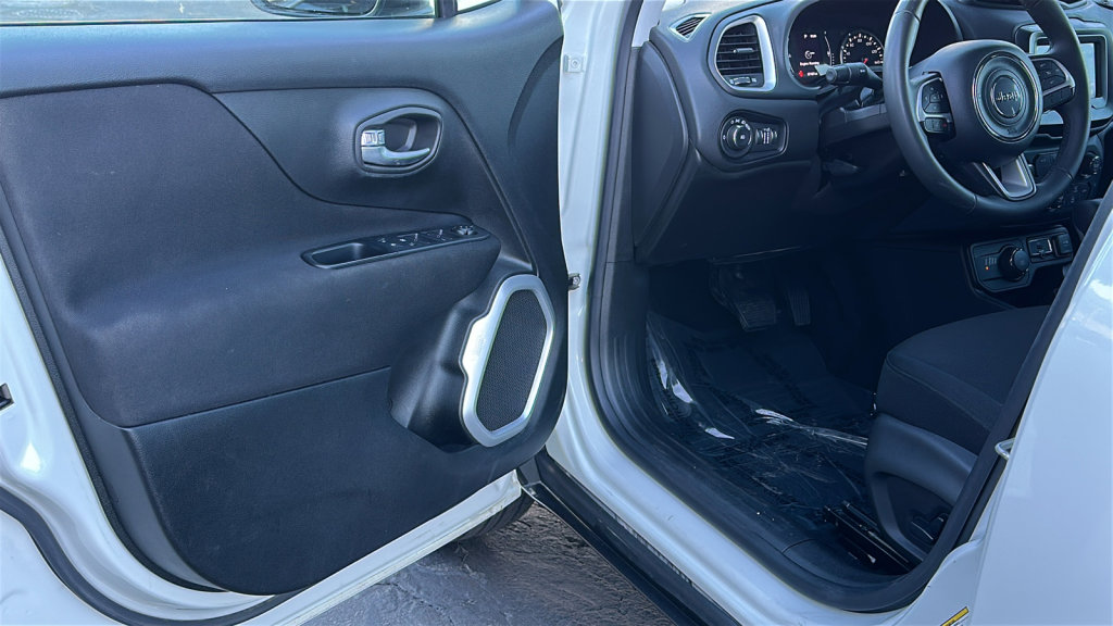 Used 2018 Jeep Renegade Latitude w/ Popular Equipment Group image 23