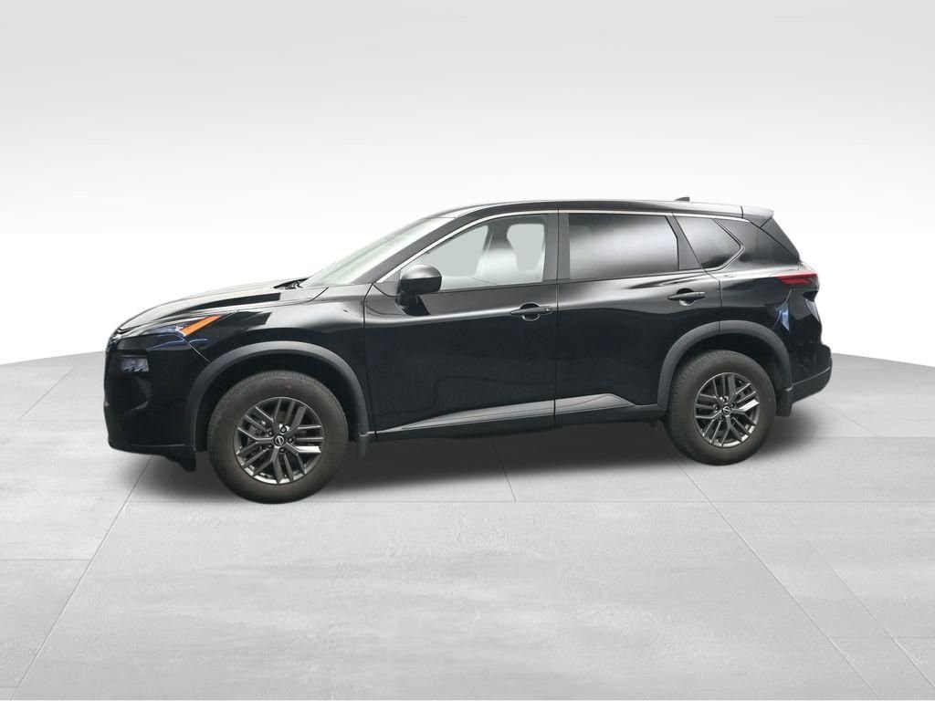 Used 2025 Nissan Rogue S image 2