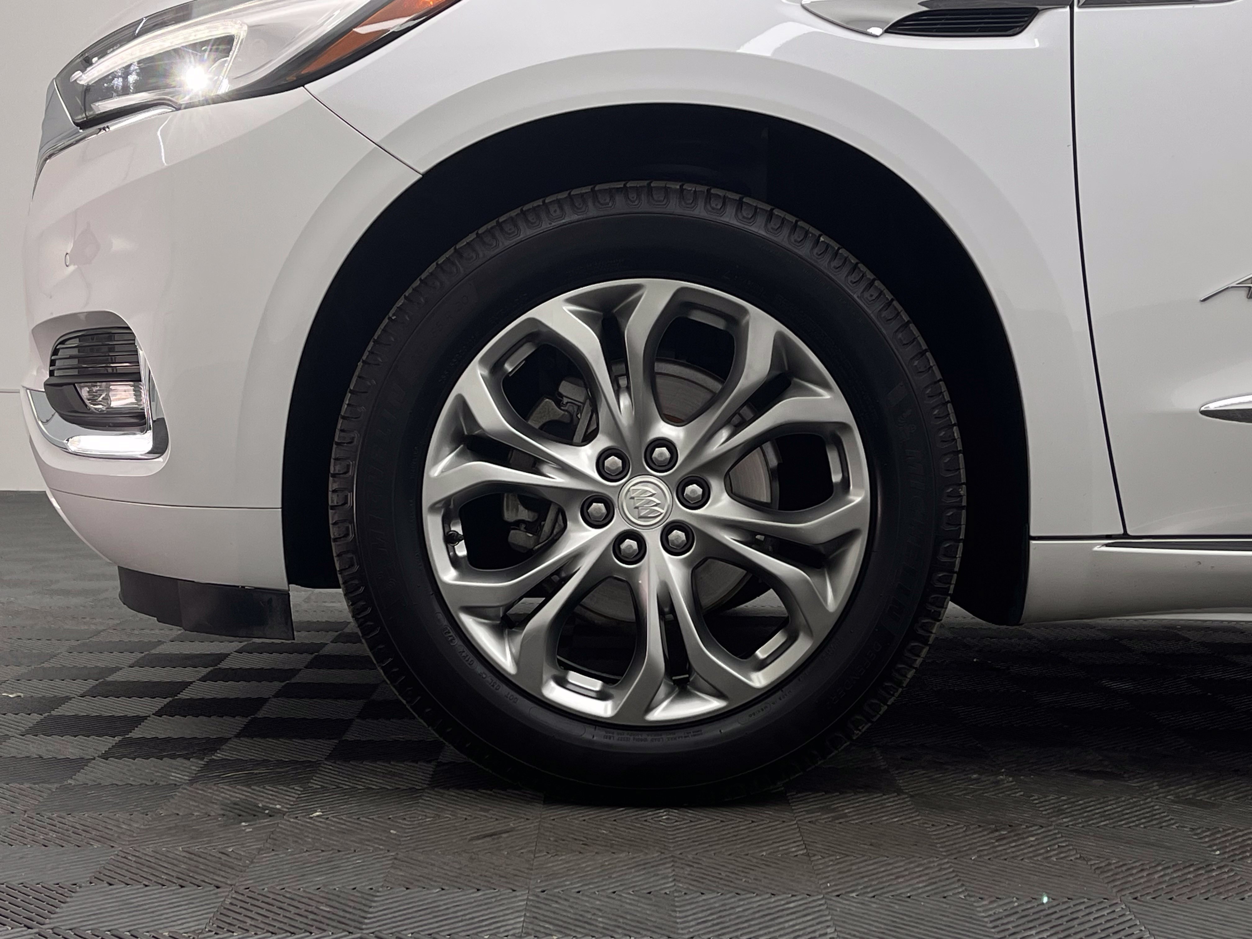 Used 2020 Buick Enclave Avenir w/ Avenir Technology Package FWD image 17