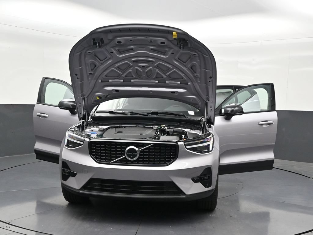 New 2026 Volvo XC40 B5 Plus w/ Protection Package Premier AWD/4WD image 34