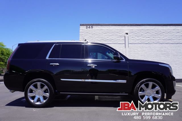 Used 2018 Cadillac Escalade Premium Luxury AWD/4WD image 14