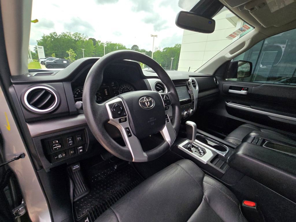 Used 2018 Toyota Tundra SR5 w/ SR5 Upgrade Package AWD/4WD image 14