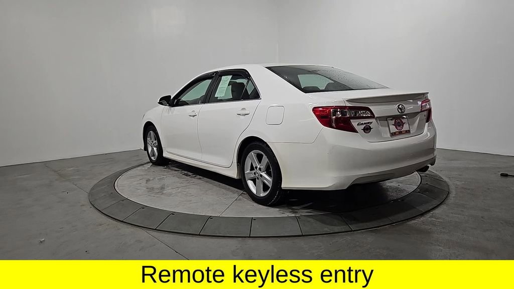 Used 2012 Toyota Camry SE image 3