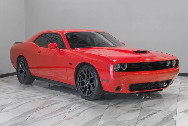 Used 2023 Dodge Challenger R/T w/ Blacktop Package RWD image 9