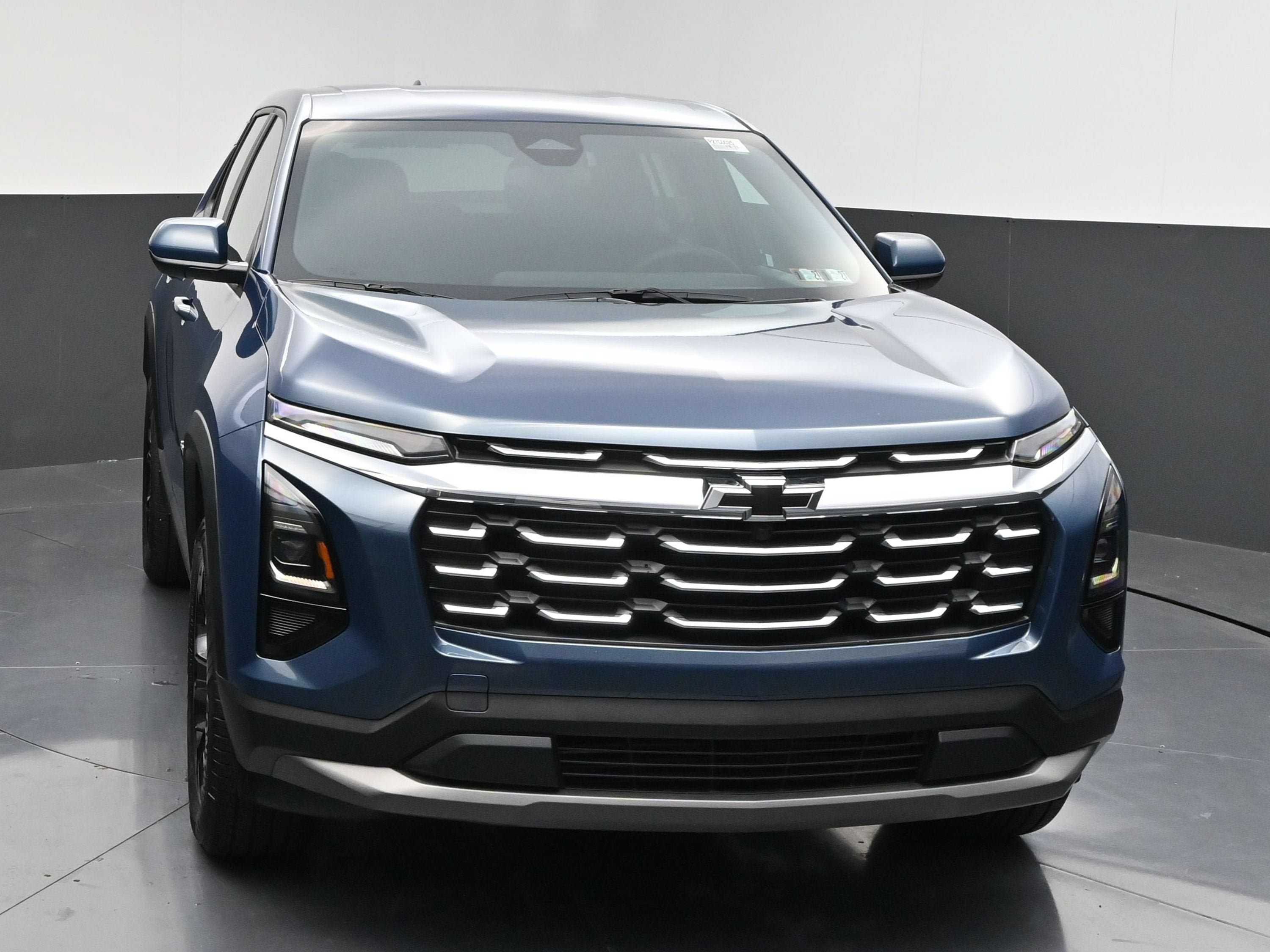 New 2027 Chevrolet Equinox LT w/ Convenience Package II FWD image 3