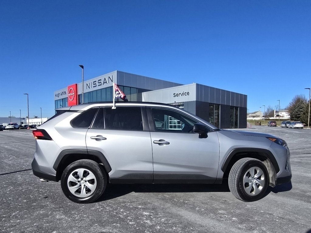 Used 2021 Toyota RAV4 LE image 12