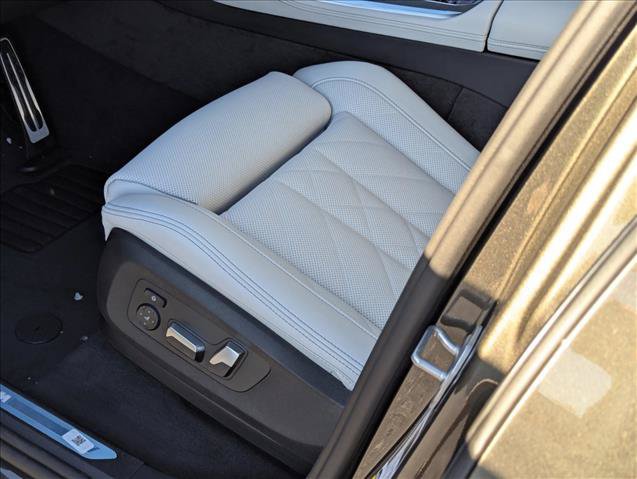 New 2026 BMW X5 xDrive50e w/ M Sport Package AWD/4WD image 4