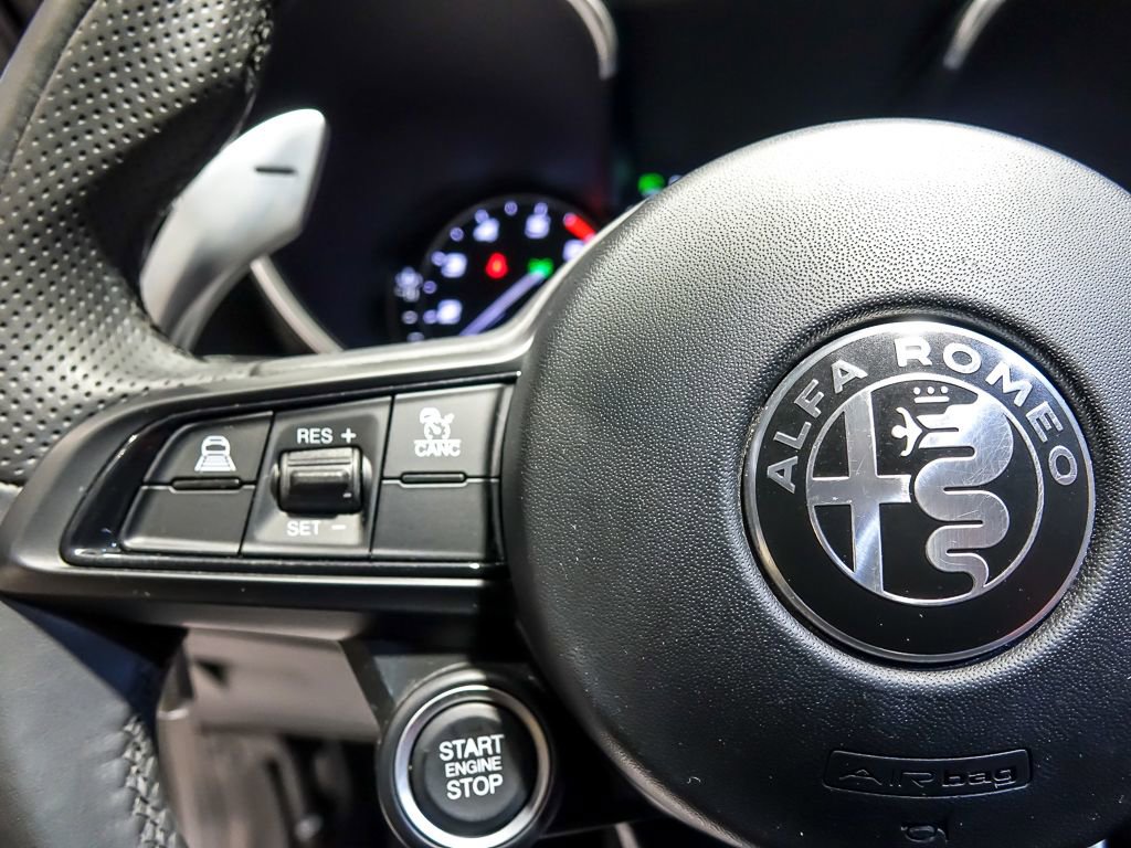 Used 2022 Alfa Romeo Giulia Veloce AWD/4WD image 18