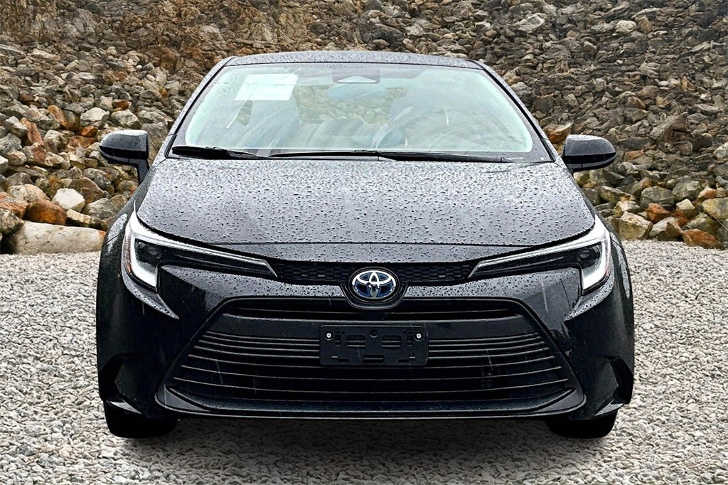 Used 2025 Toyota Corolla LE image 3
