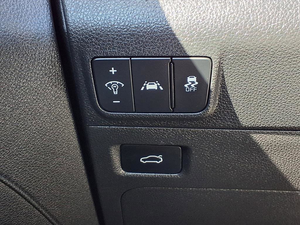 Used 2023 Kia K5 LXS image 11