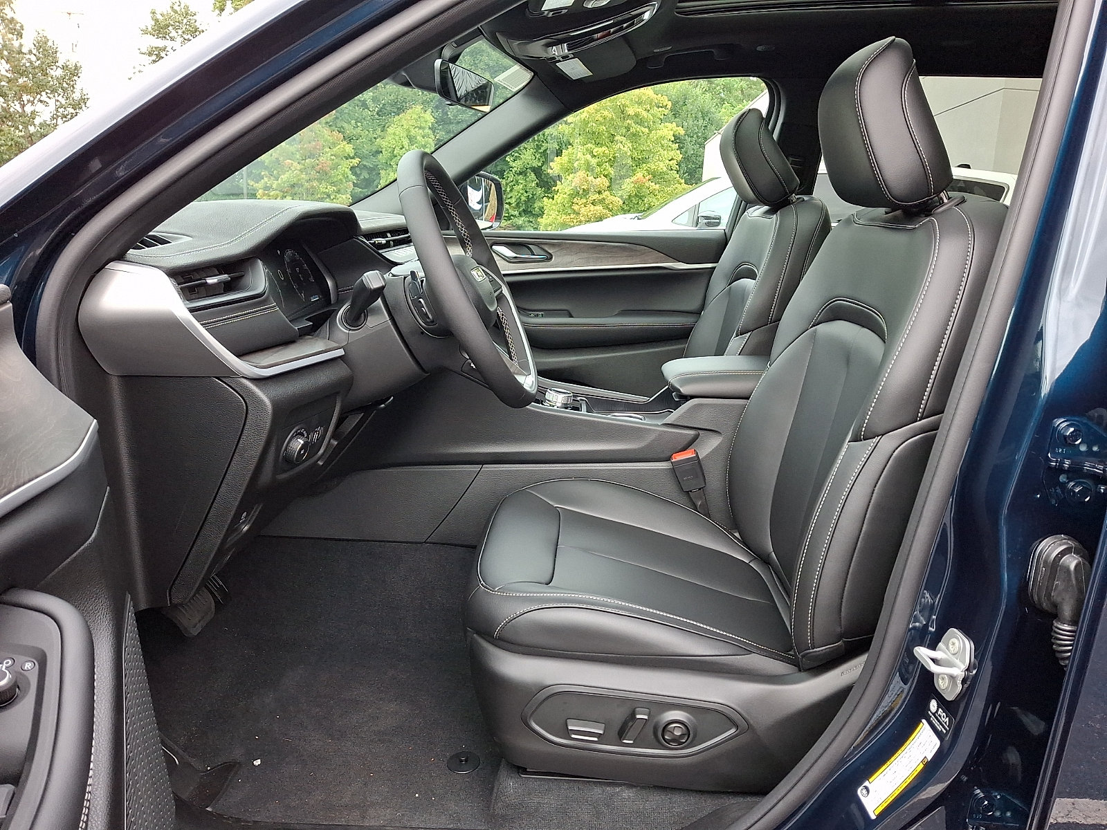 New 2027 Jeep Grand Cherokee L Limited AWD/4WD image 10