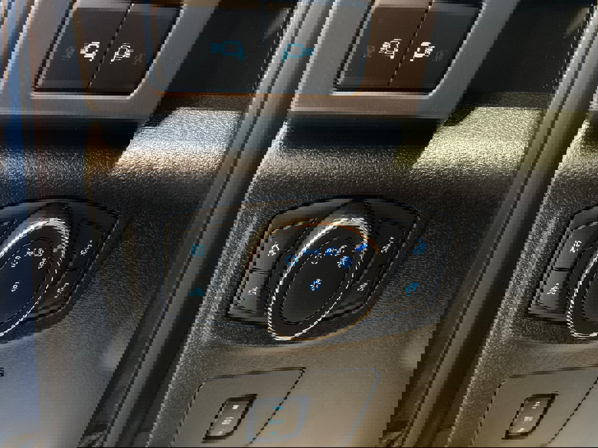 Used 2017 Ford F150 Limited w/ Trailer Tow Package image 27