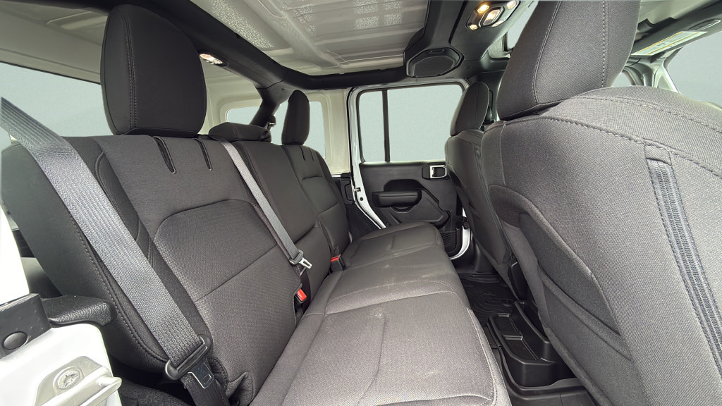 Used 2023 Jeep Wrangler Unlimited w/ Cold Weather Group AWD/4WD image 19