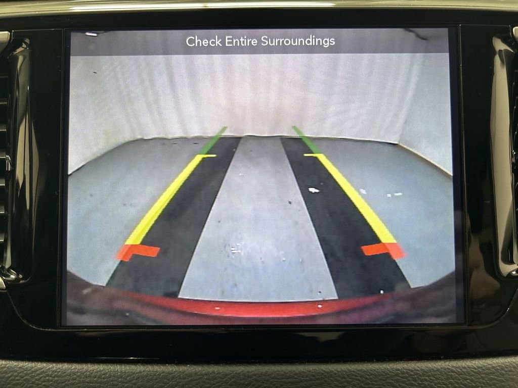 Used 2018 Chrysler Pacifica Touring-L w/ Tire & Wheel Group image 15