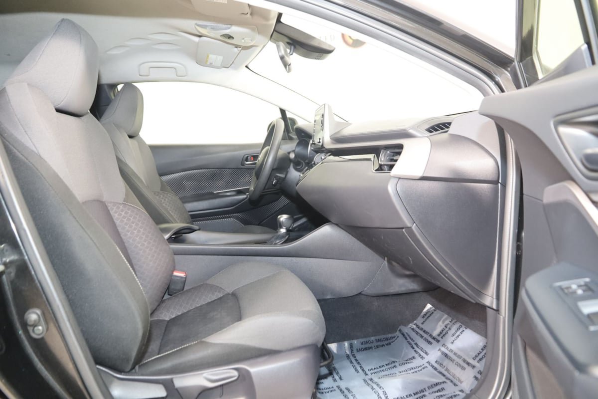 Used 2021 Toyota C-HR LE FWD image 10