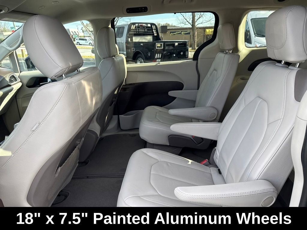 Used 2020 Chrysler Pacifica Touring-L w/ Tire & Wheel Group image 24