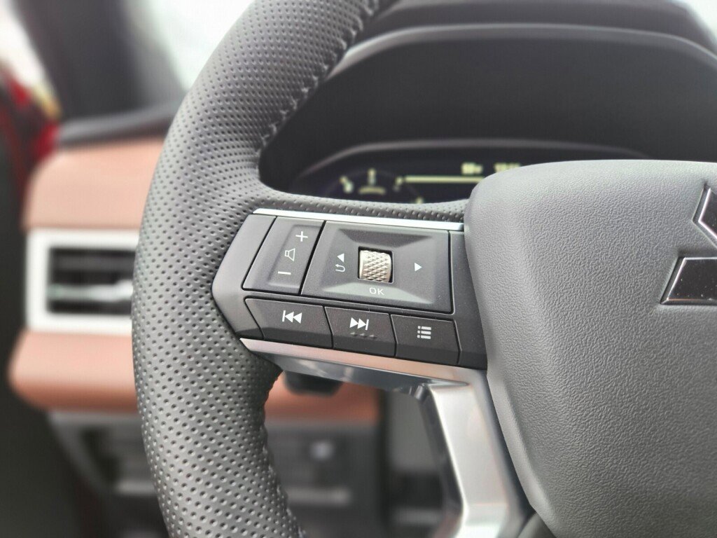 New 2025 Mitsubishi Outlander SEL image 27