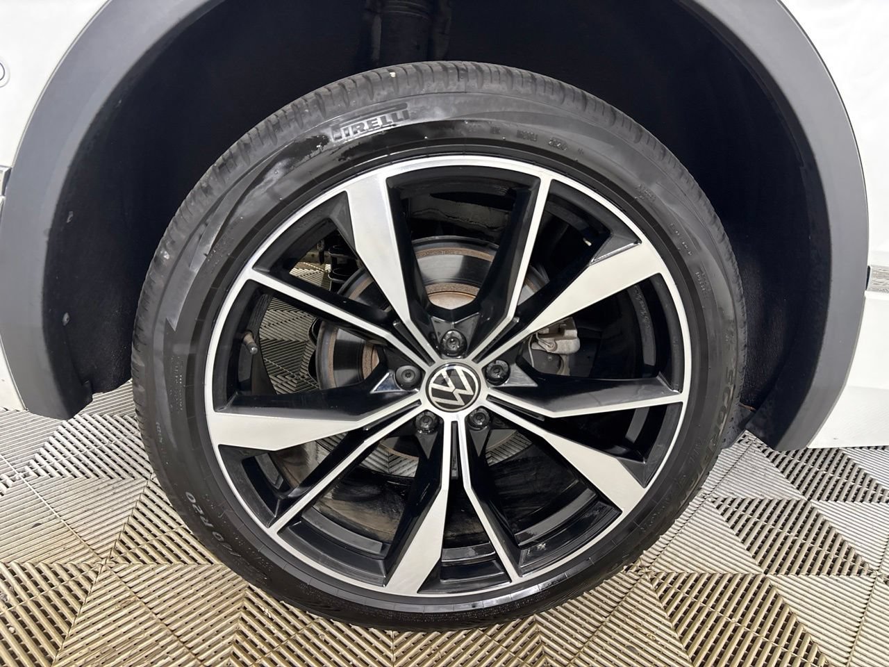 Used 2024 Volkswagen Tiguan SEL R-Line AWD/4WD image 32