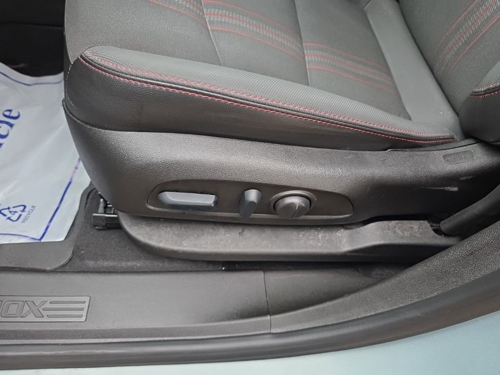 Used 2022 Chevrolet Equinox RS w/ LPO, Floor Liner Package image 16