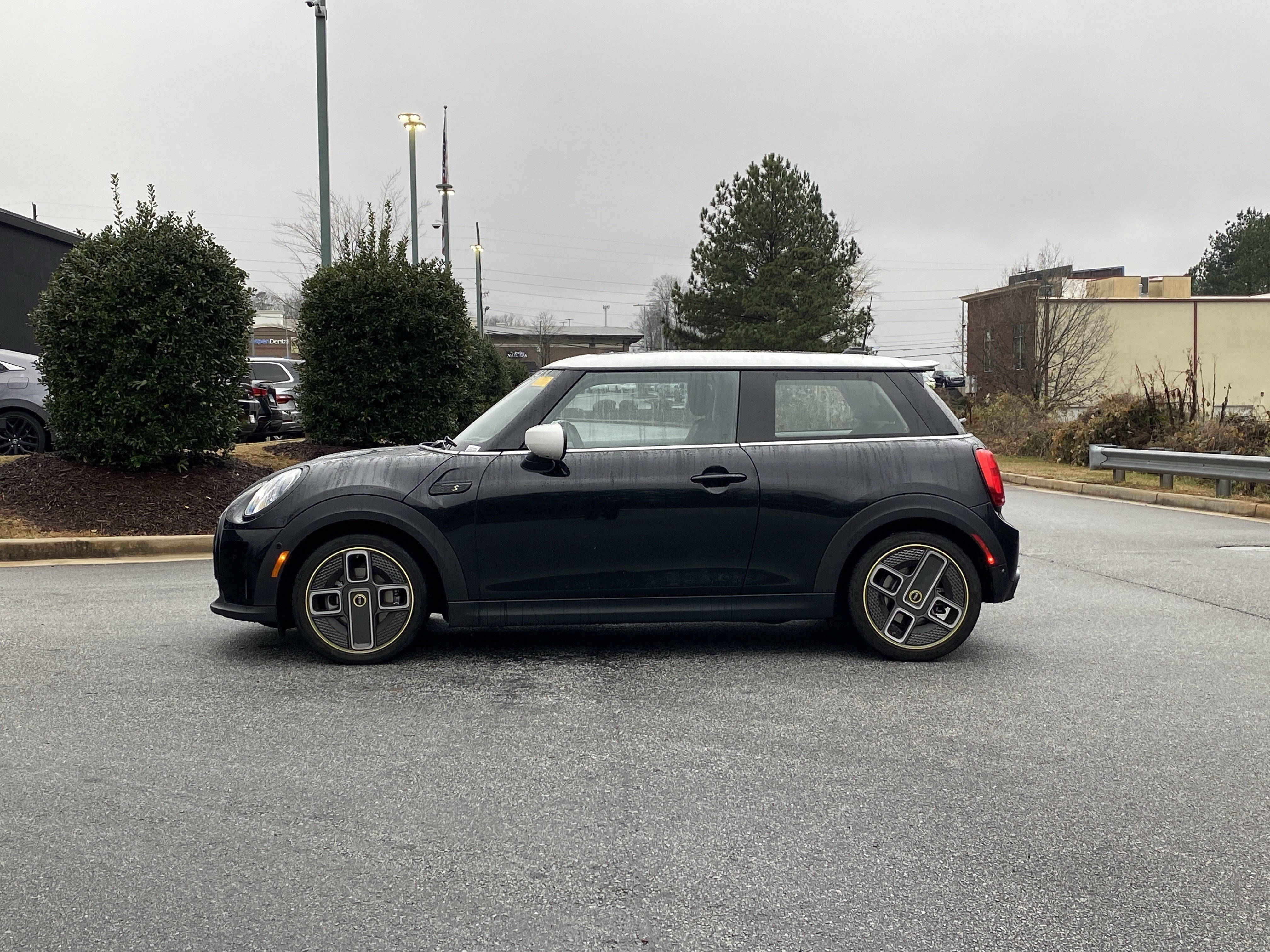 Certified 2024 MINI Cooper SE image 13