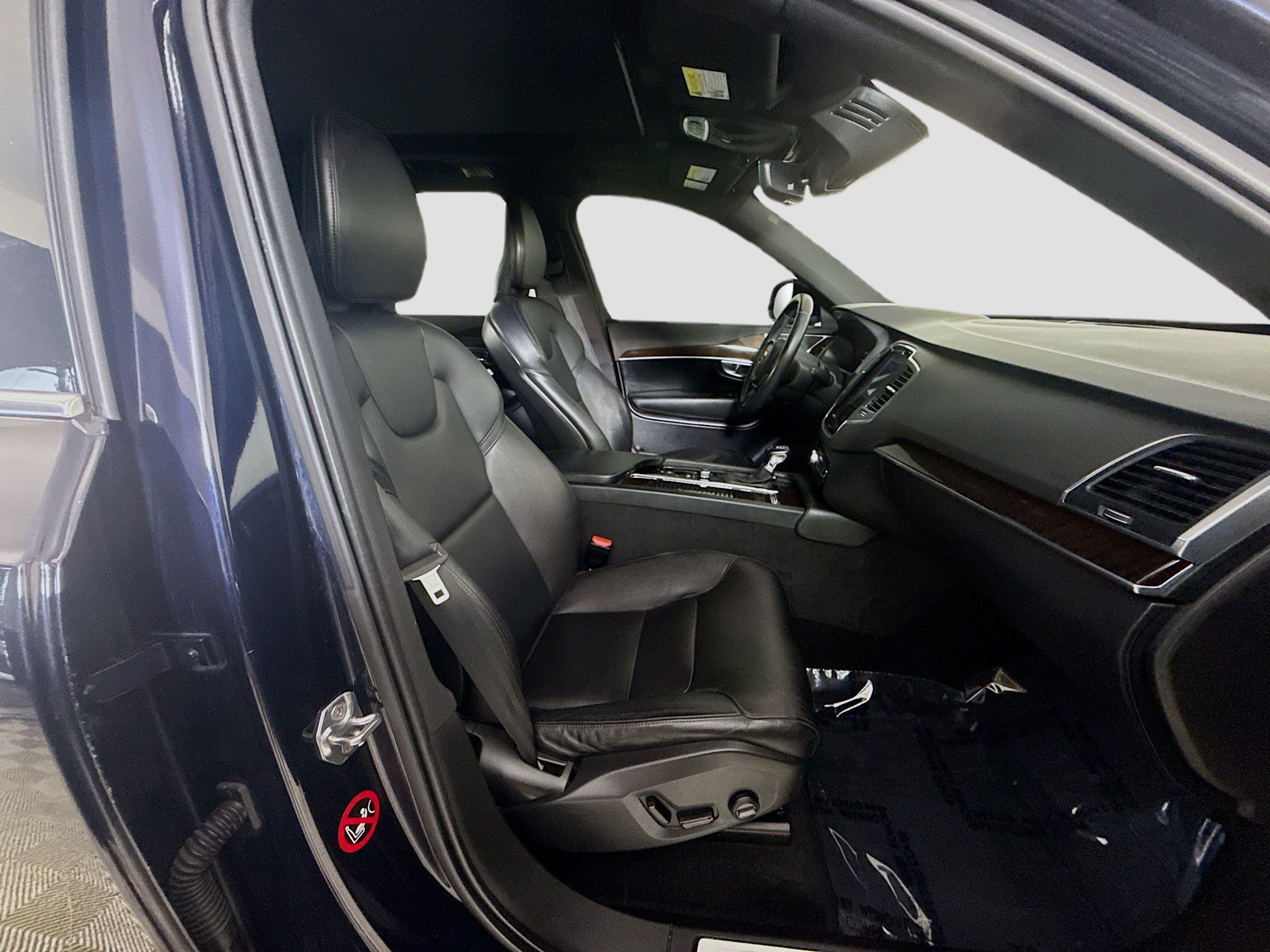 Used 2019 Volvo XC90 T5 Momentum w/ Protection Package Premier FWD image 29